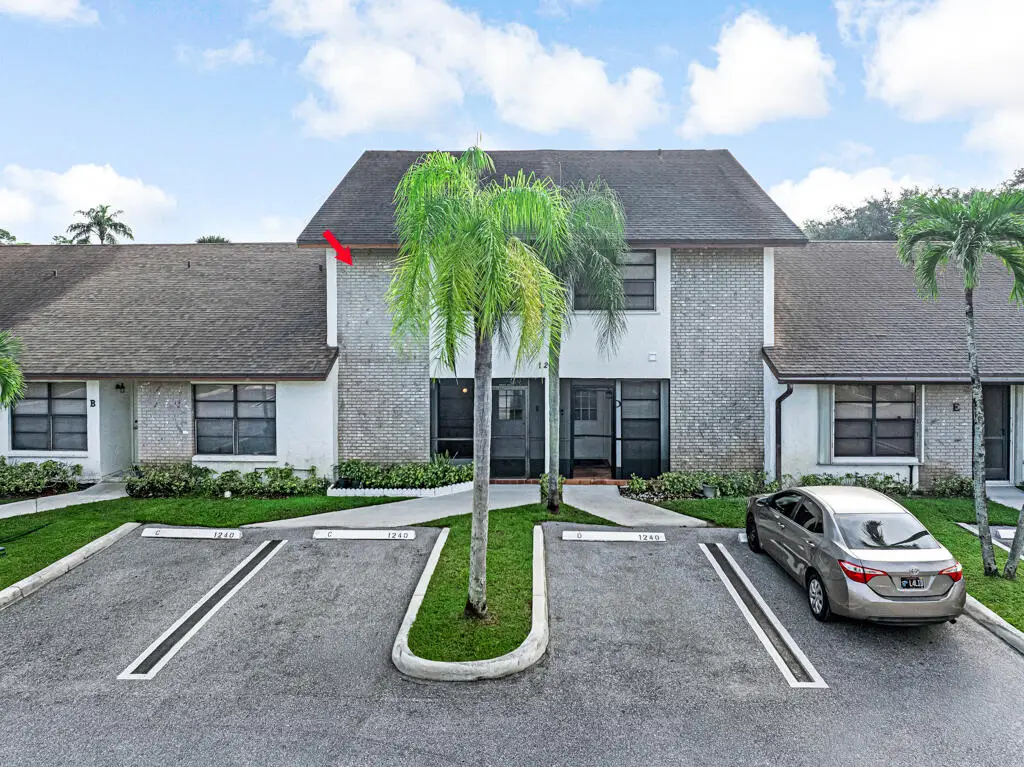 1240 PARKSIDE GREEN Drive C, Greenacres, FL 33415