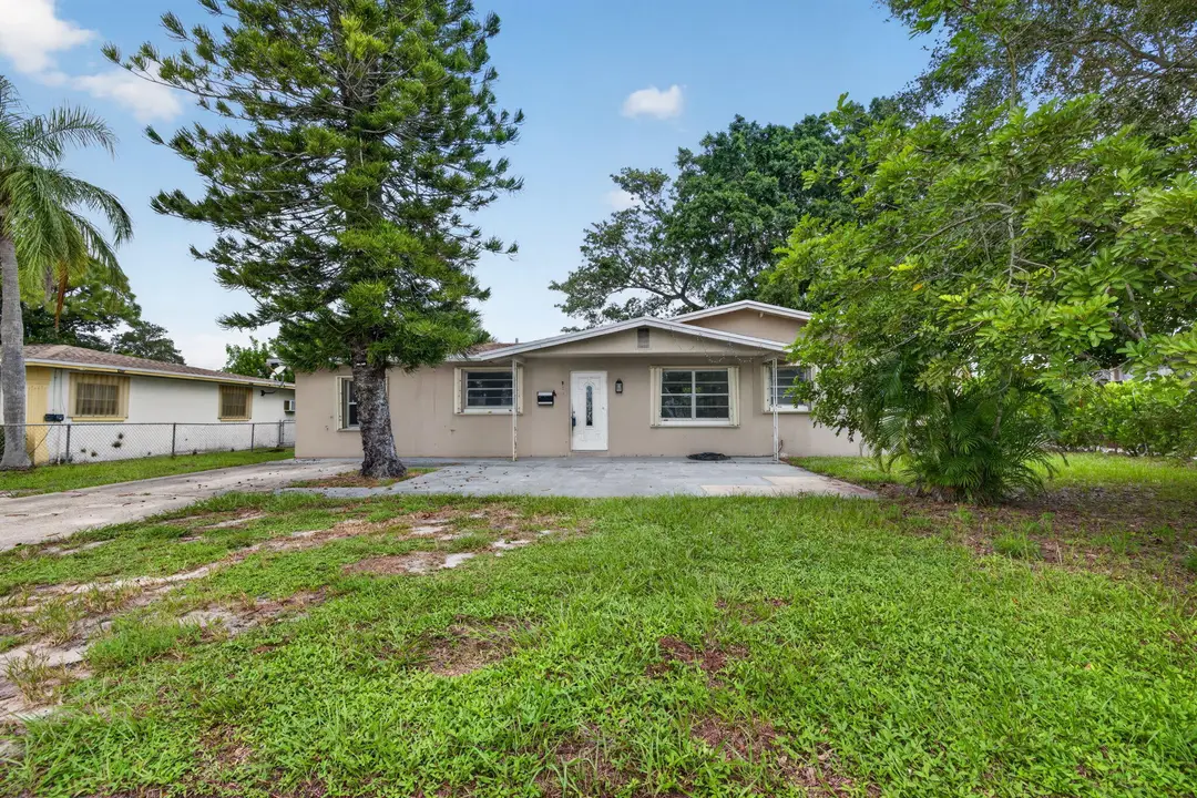 913 SE 10TH Street, Stuart, FL 34994