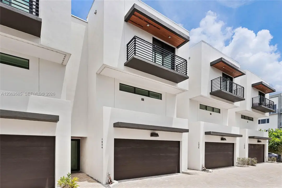 1054 N VICTORIA PARK Road, Fort Lauderdale, FL 33304