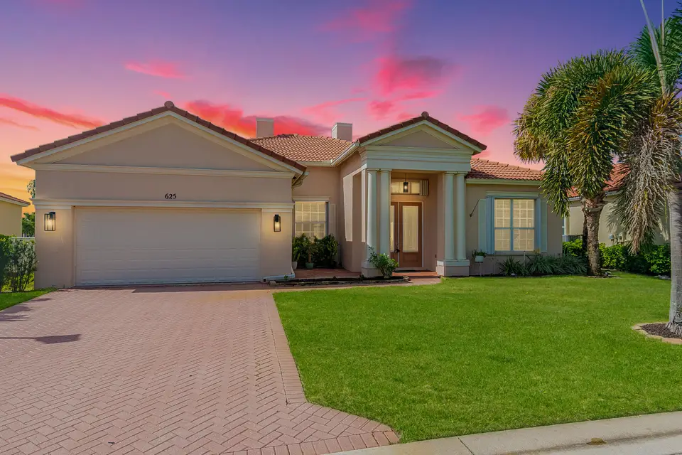 625 SW Long Key Court, Port St. Lucie, FL 34986