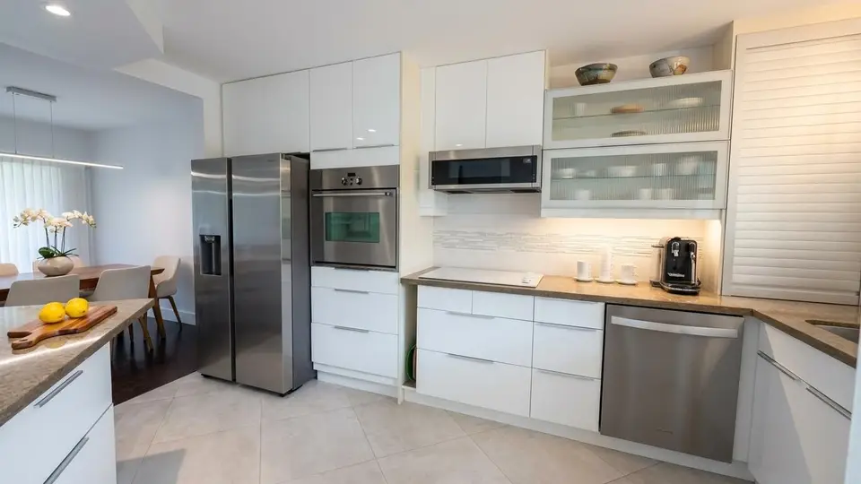 5900 Camino Del Sol 302, Boca Raton, FL 33433