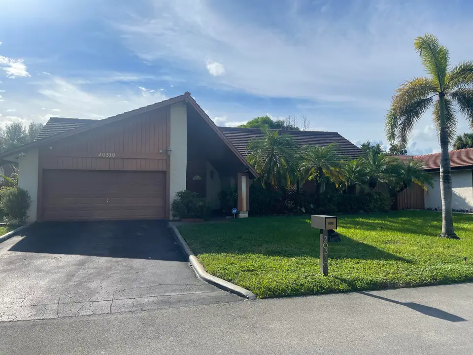 20310 NE 10TH Place, Miami, FL 33179