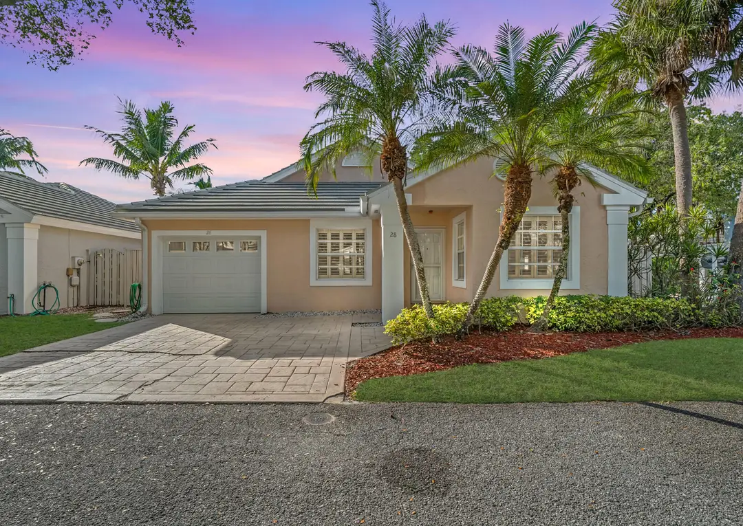 28 Governors Court, Palm Beach Gardens, FL 33418