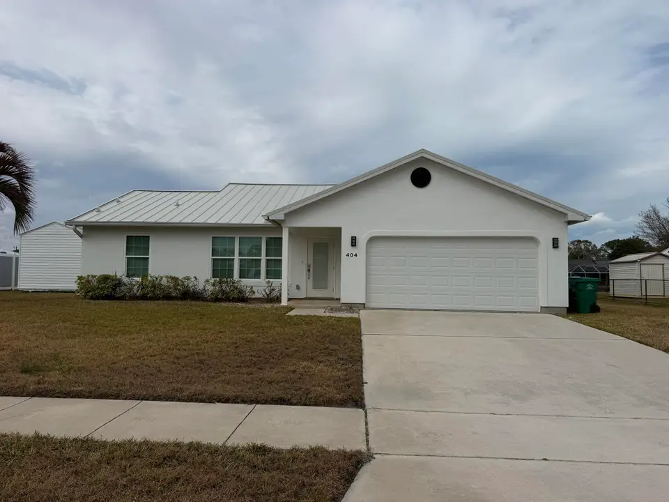 404 NE CAMELOT Drive, Port St. Lucie, FL 34983