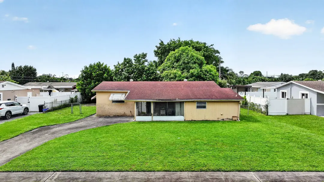 913 JAMAICAN Drive, West Palm Beach, FL 33415