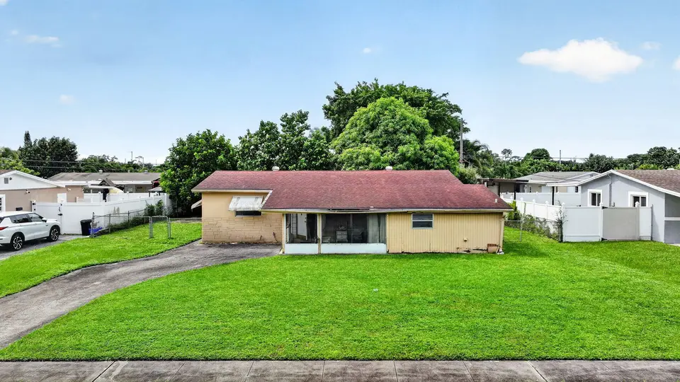 913 JAMAICAN Drive, West Palm Beach, FL 33415
