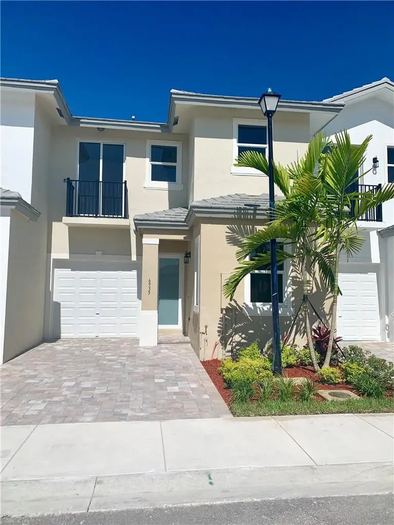 6935 PINES Circle 16, Coconut Creek, FL 33073
