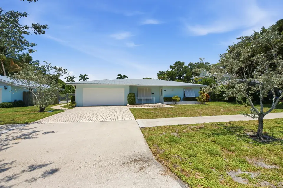 916 EVERGREEN Drive, North Palm Beach, FL 33408