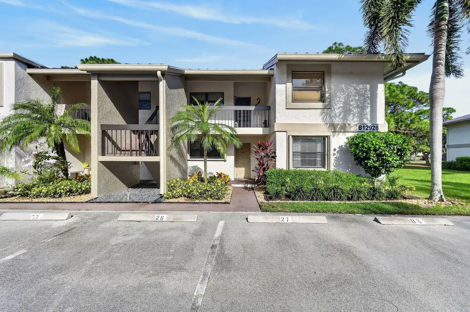 12926 BRIARLAKE Drive 104b, Palm Beach Gardens, FL 33418