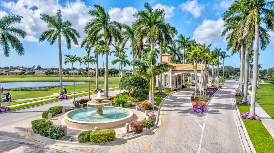 6829 CASTLEMAINE Avenue, Boynton Beach, FL 33437