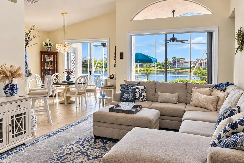 360 NW SUNVIEW Way, Port St. Lucie, FL 34986