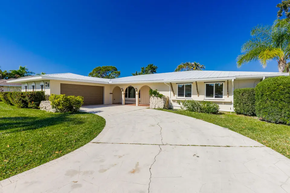 1425 SE SUNSHINE Avenue, Port St. Lucie, FL 34952