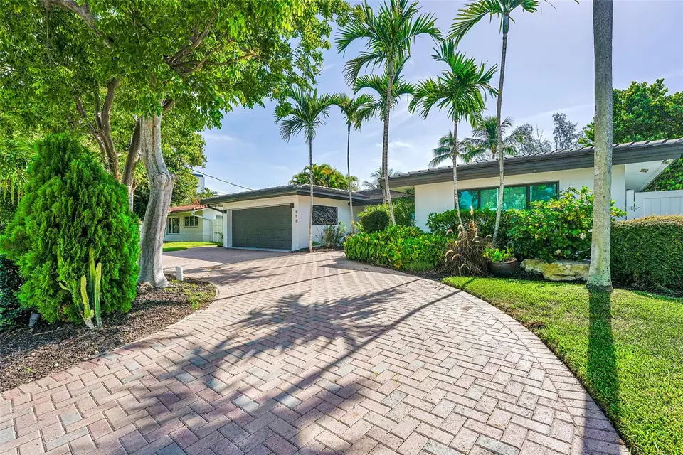 956 SE 10th Court, Pompano Beach, FL 33060