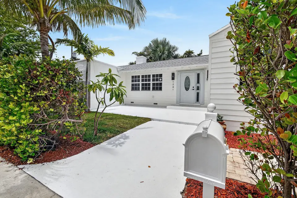 1201 N Ocean Breeze, Lake Worth Beach, FL 33460