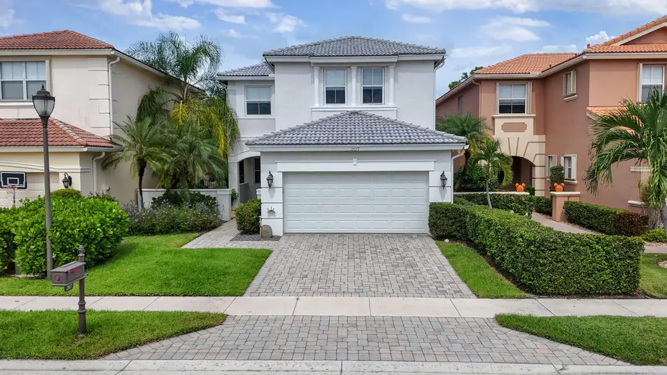 207 ISLE VERDE Way, Palm Beach Gardens, FL 33418
