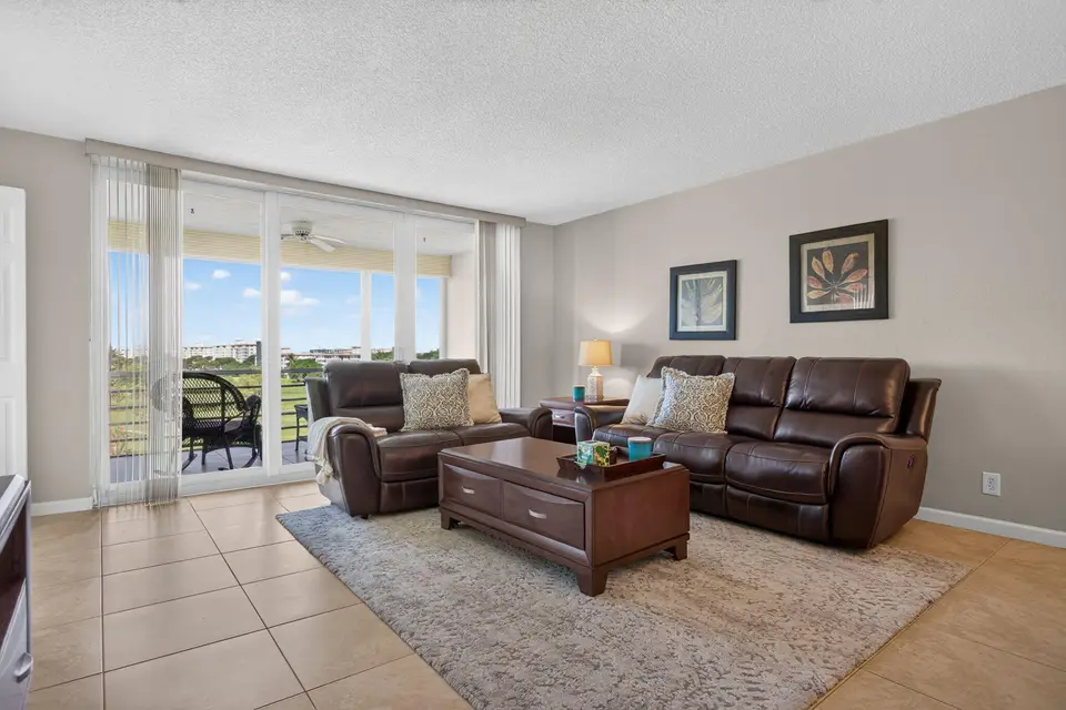 2671 S COURSE Drive 710, Pompano Beach, FL 33069