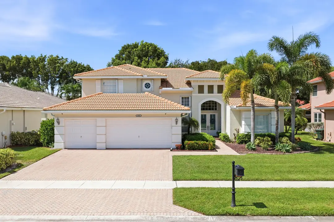 5 Bedroom Spacious Residence