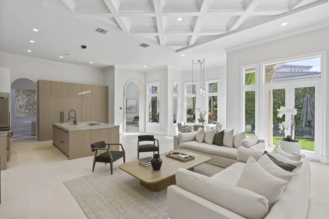 1010 Grand Court - 17.jpg-SMALL