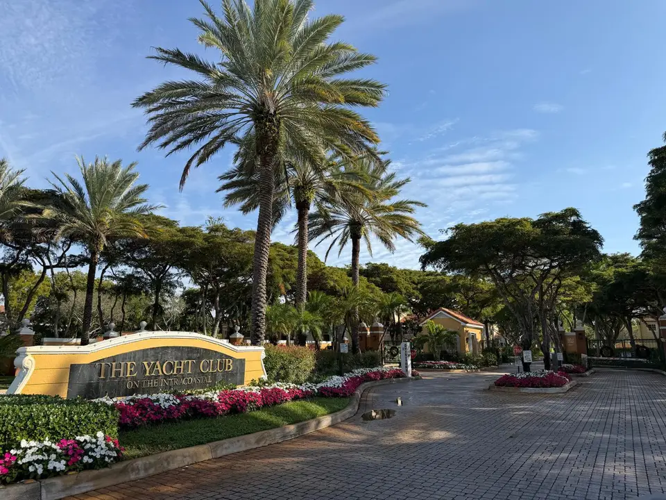 123 Yacht Club Way 111, Hypoluxo, FL 33462