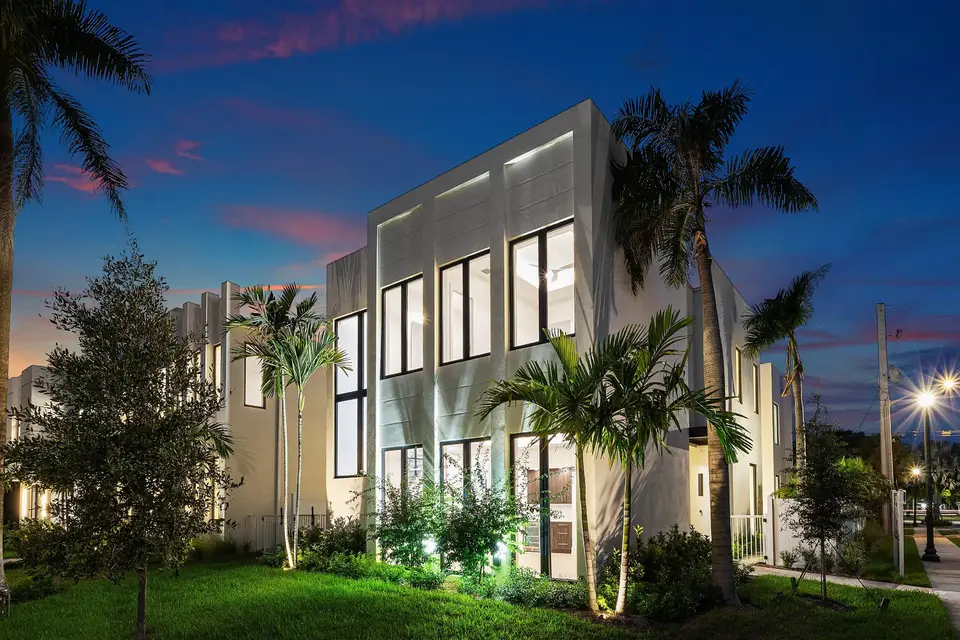 735 SE 4th Avenue, Delray Beach, FL 33483