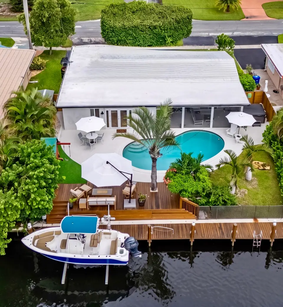 160 SE 9TH Street, Pompano Beach, FL 33060