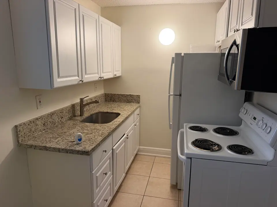 1151 NE 16th Court 8, Fort Lauderdale, FL 33305