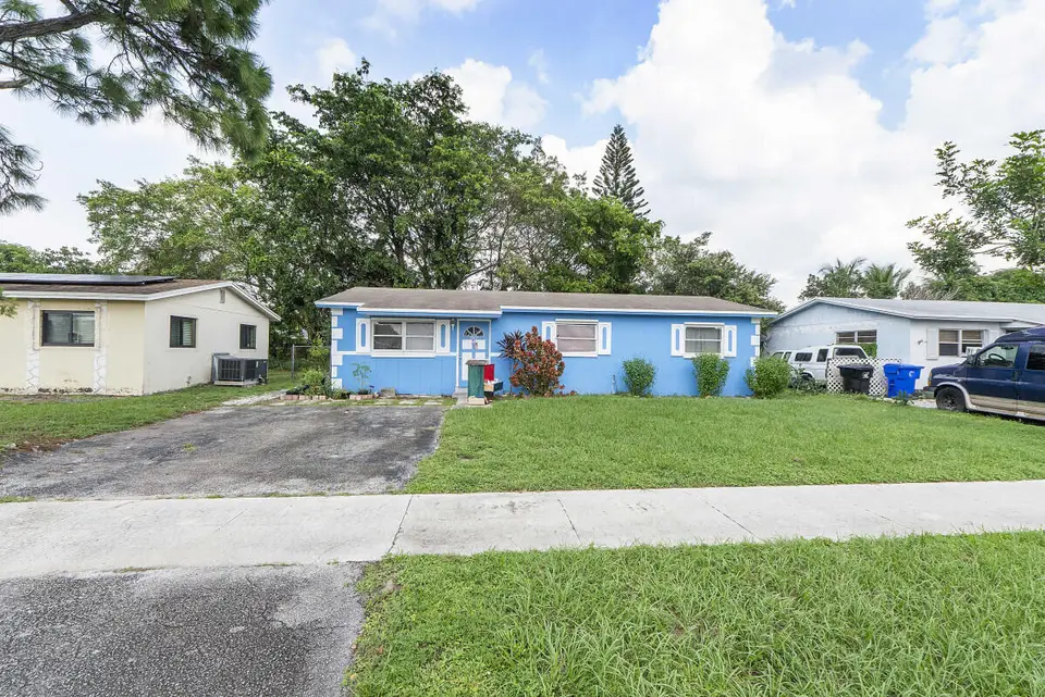 7207 SW 4th Court, North Lauderdale, FL 33068
