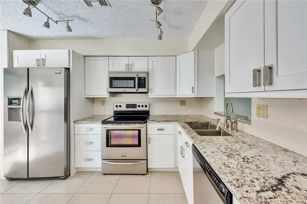 5201 NE 14TH Terrace 1, Fort Lauderdale, FL 33334