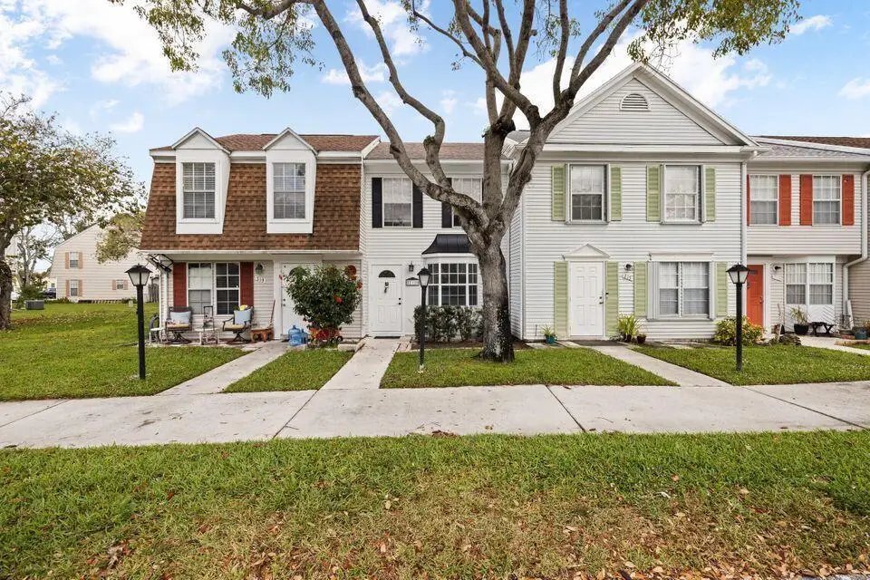 217 Old English Drive, Jupiter, FL 33458