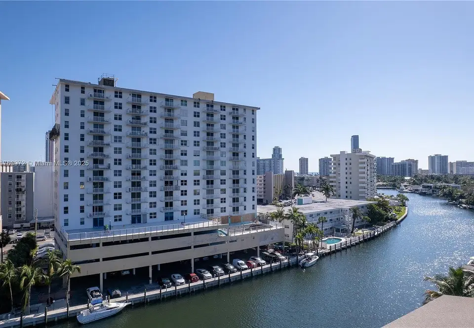 427 GOLDEN ISLES 9G, Hallandale Beach, FL 33009