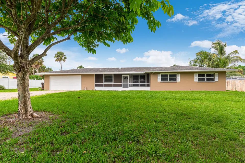 925 SE OSCEOLA Street, Stuart, FL 34994