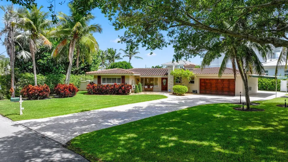 910 Banyan Drive, Delray Beach, FL 33483