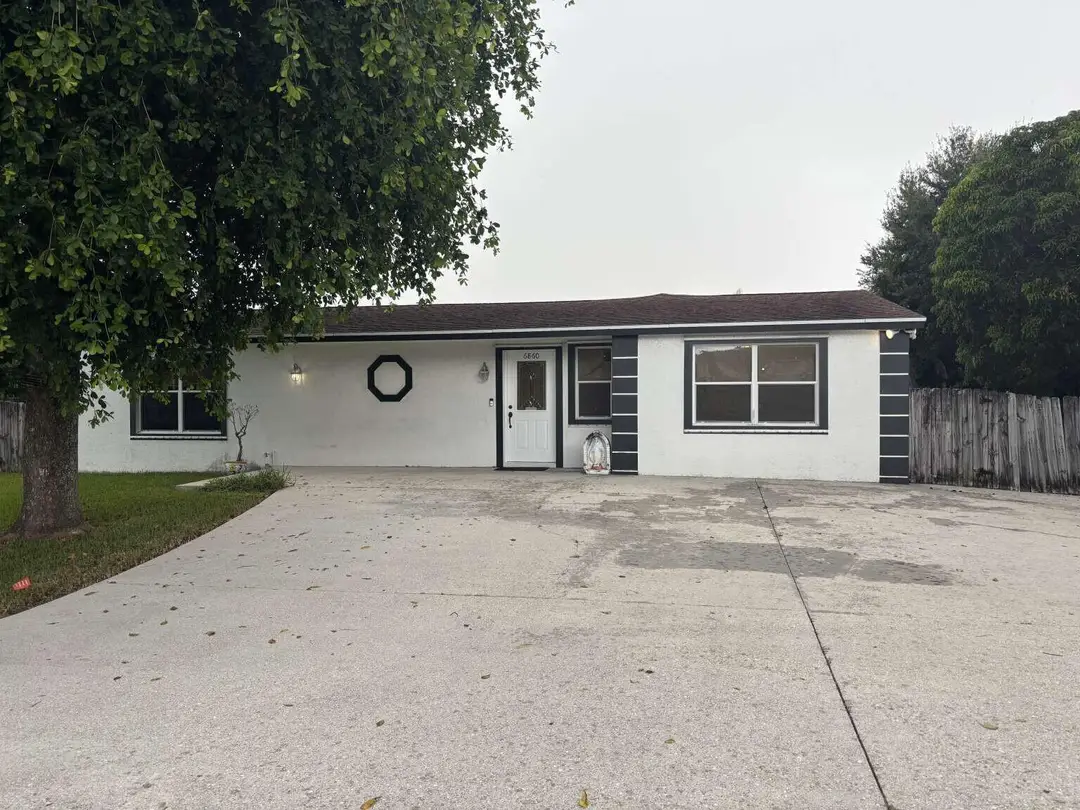 6860 Venetian Drive, Lake Worth, FL 33462