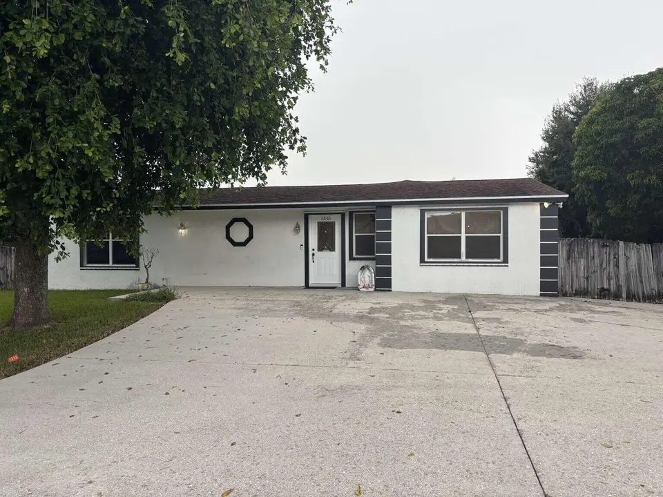 6860 Venetian Drive, Lake Worth, FL 33462