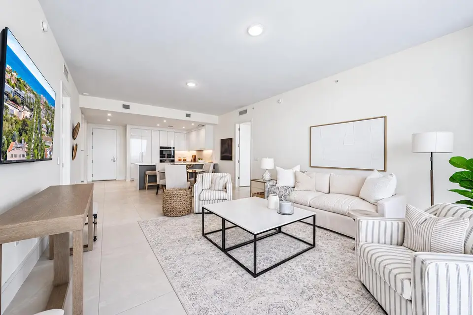 220 LAKE SHORE Drive 817, West Palm Beach, FL 33403