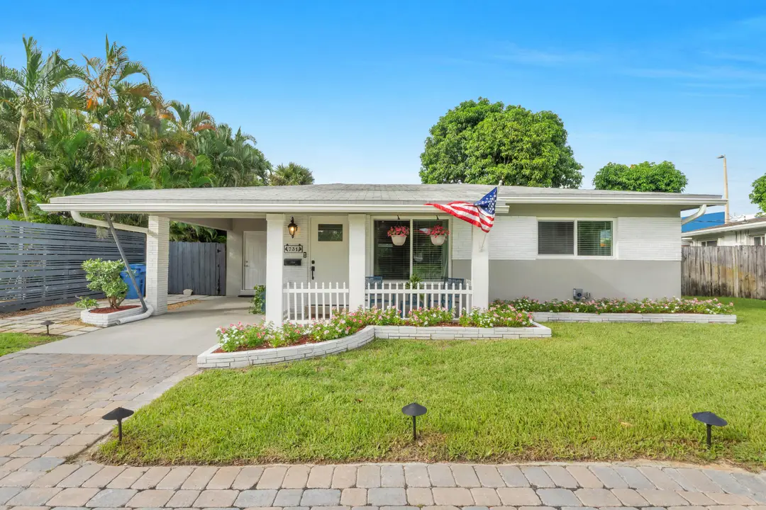 731 NE 49th St-10