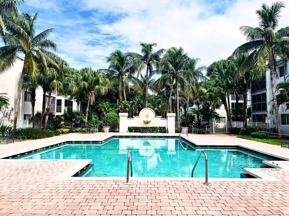 5686 ROCK ISLAND Road 124, Tamarac, FL 33319