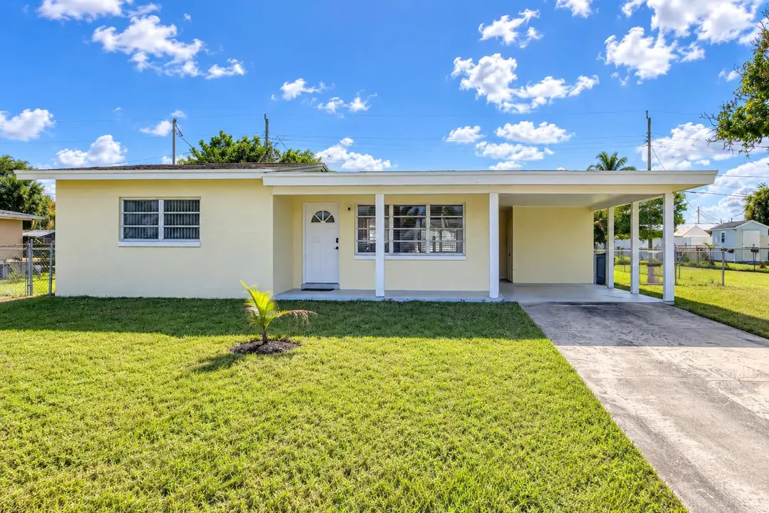 116 NE ENTRADA Avenue, Port St. Lucie, FL 34952
