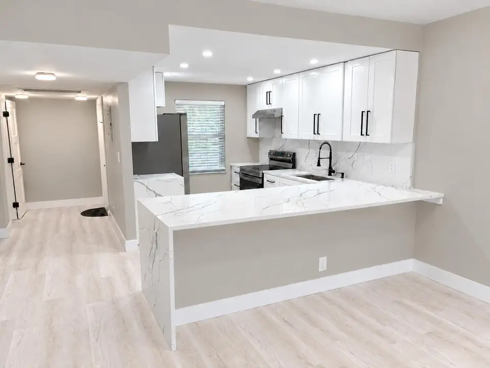 3900 Oaks Clubhouse Drive 101, Pompano Beach, FL 33069