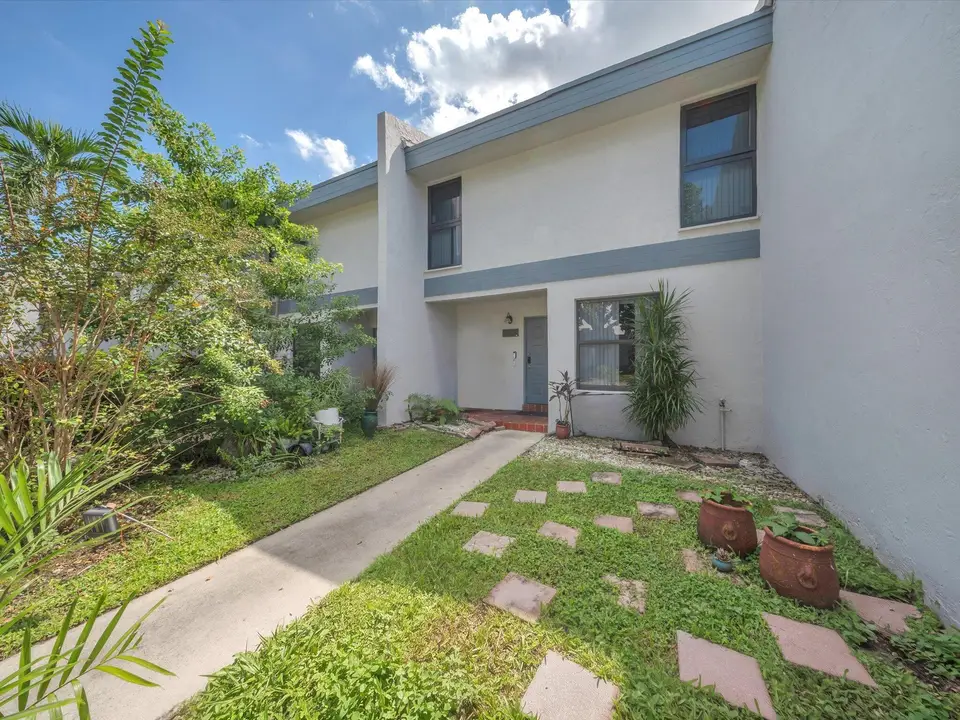 9240 NW 14th Street, Pembroke Pines, FL 33024