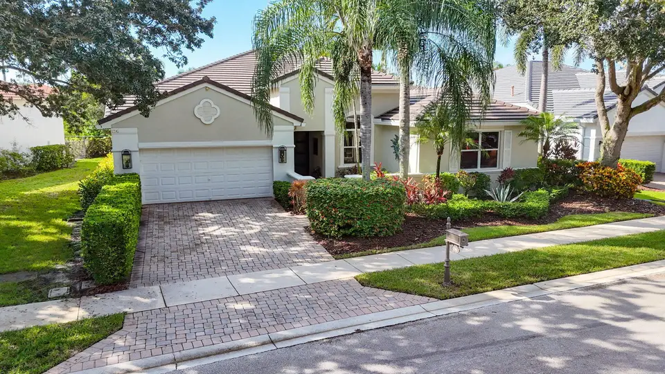 136 SEDONA Way, Palm Beach Gardens, FL 33418