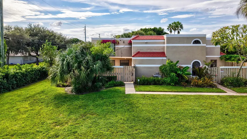 3930 VILLAGE Drive C, Delray Beach, FL 33445