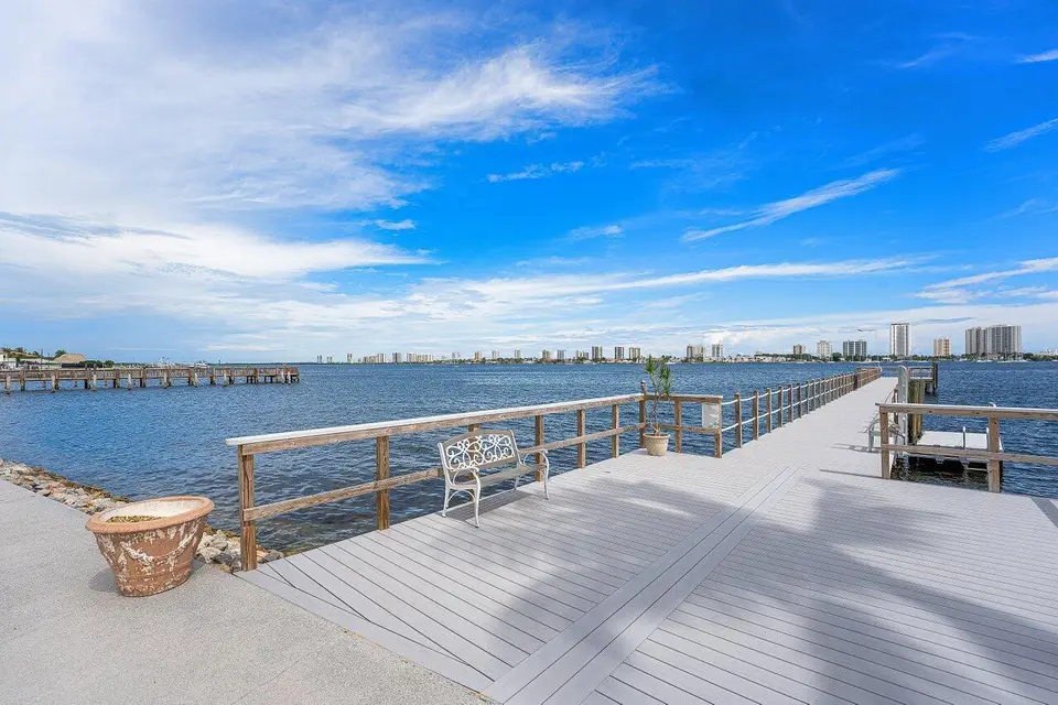 3040 Lake Shore Drive 502, Riviera Beach, FL 33404