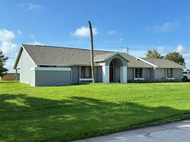 6907 NW HERSHY Circle, Port St. Lucie, FL 34983