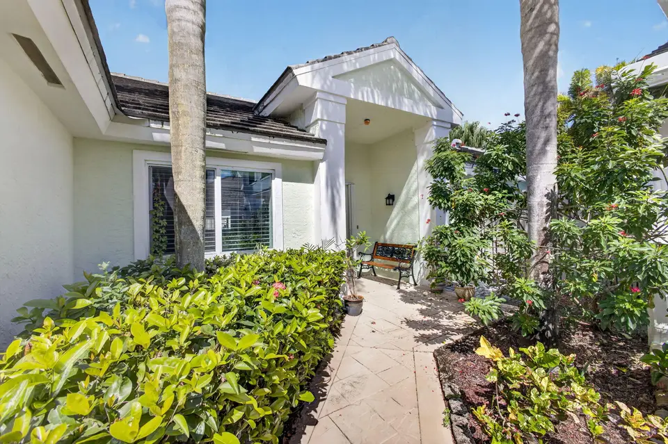 12 COMMODORE Place, Palm Beach Gardens, FL 33418
