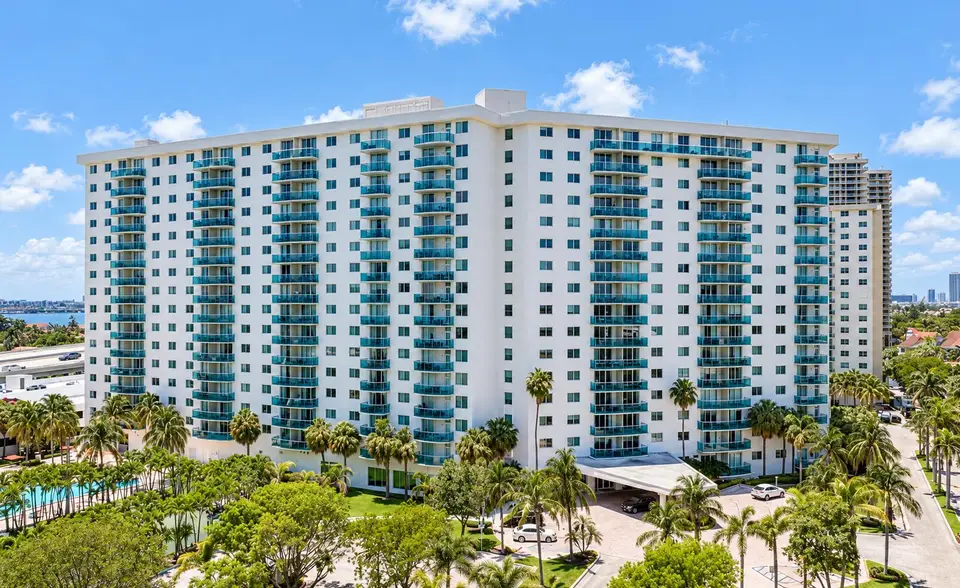 19380 COLLINS Avenue 516, Sunny Isles Beach, FL 33160
