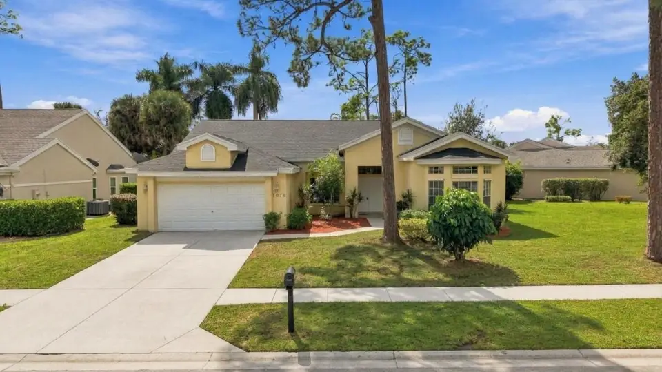 1015 LAKE BREEZE Drive, Wellington, FL 33414