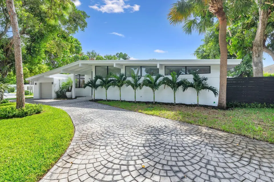 7512 W Lake Drive, West Palm Beach, FL 33406