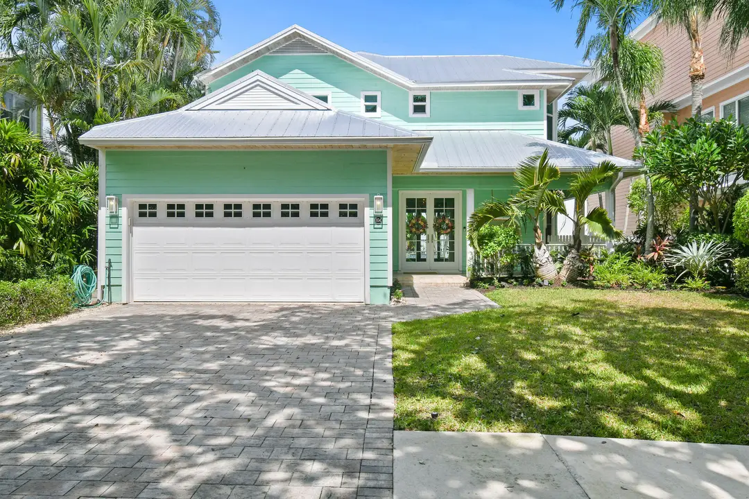 104 Intracoastal Circle, Tequesta, FL 33469