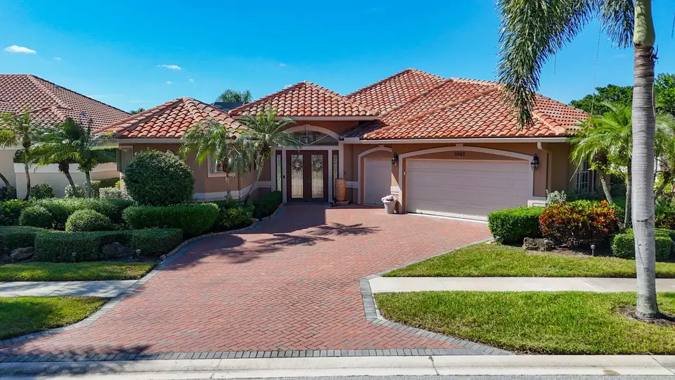 8863 LAKES Boulevard, West Palm Beach, FL 33412
